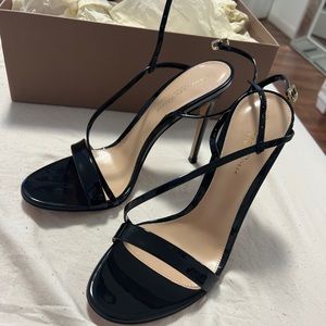 Brand new, never used come with box and travel bag